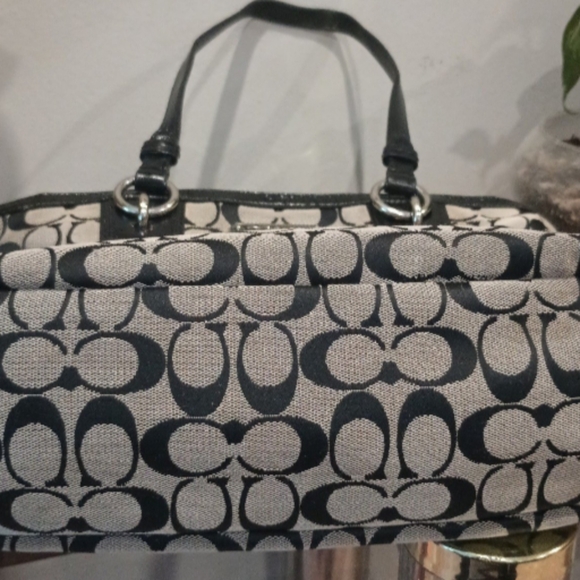 🛑🛑SOLD🛑🛑Coach Black and Gray Gallery Signature Tote - Picture 11 of 12